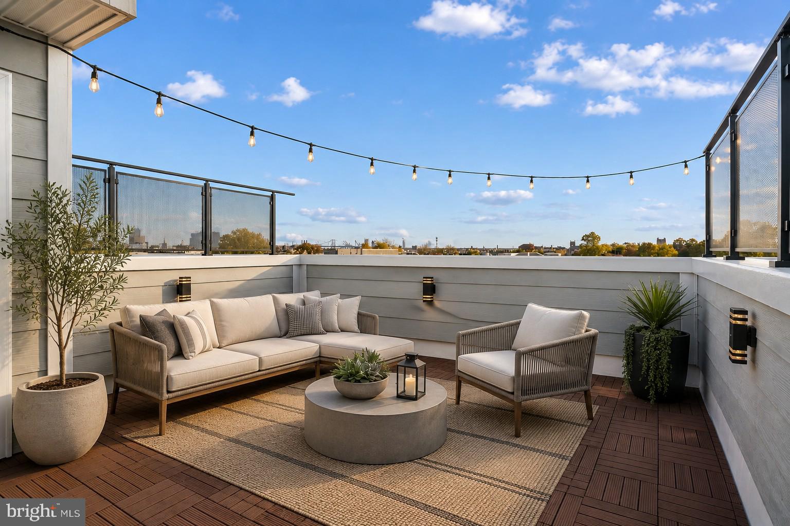QUEEN VILLAGE - Residential