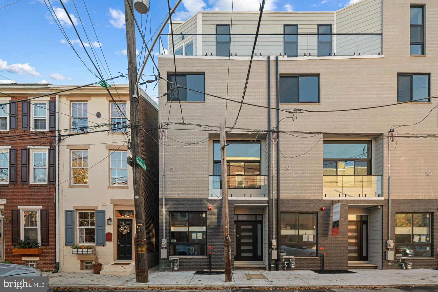 QUEEN VILLAGE - Residential