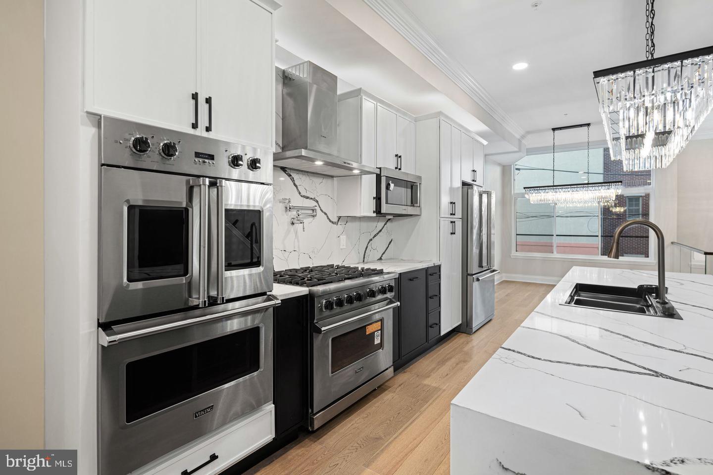 QUEEN VILLAGE - Residential
