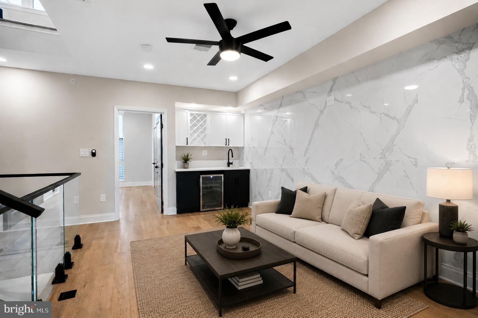 QUEEN VILLAGE - Residential