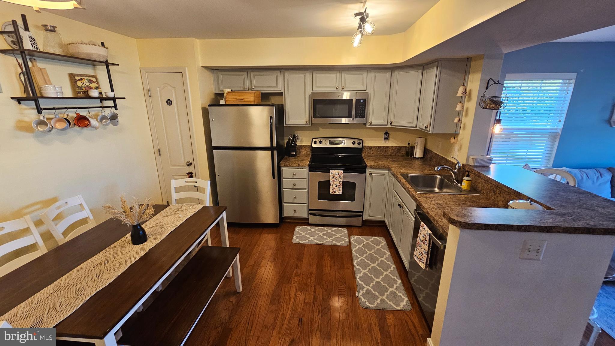 RESERVOIR RIDGE - Residential