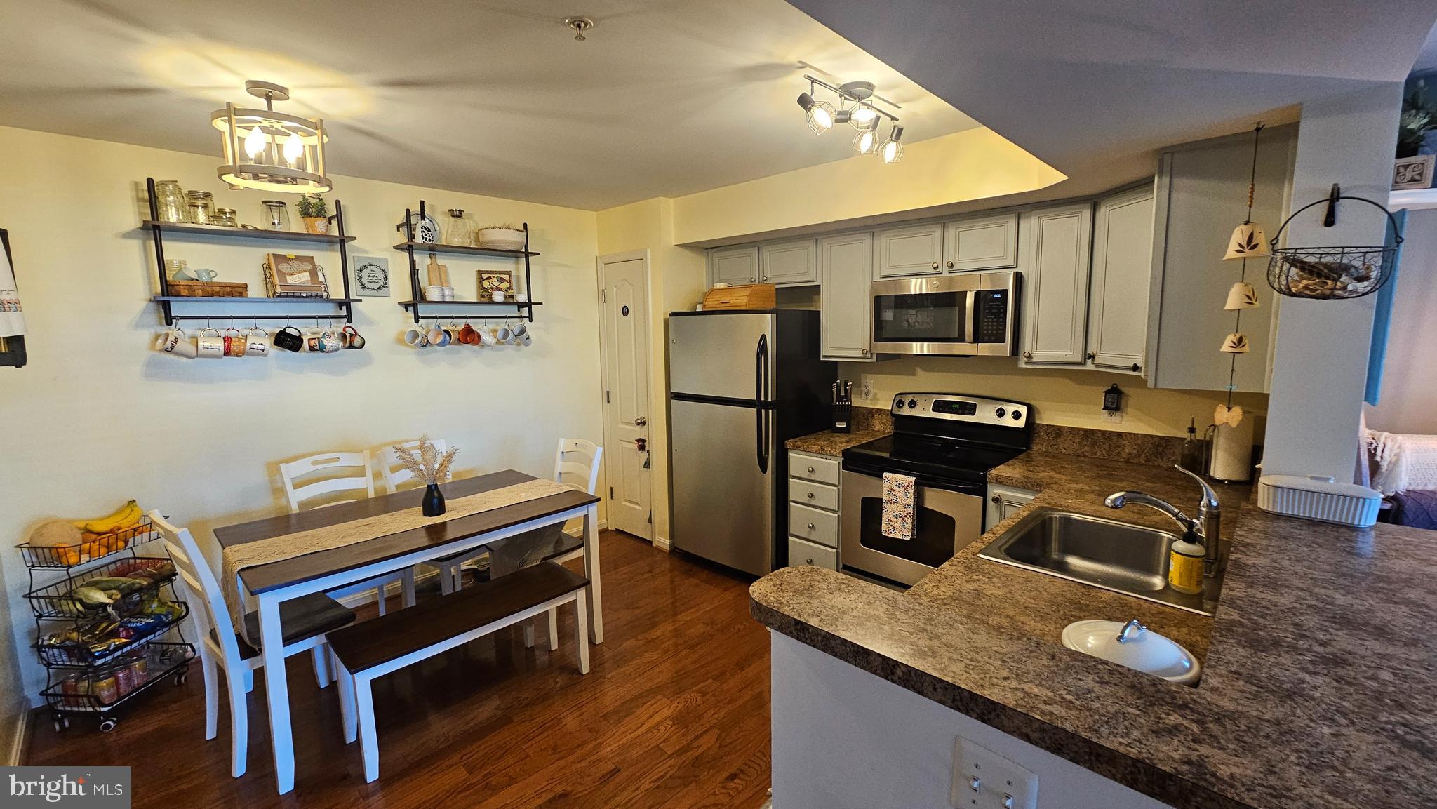 RESERVOIR RIDGE - Residential