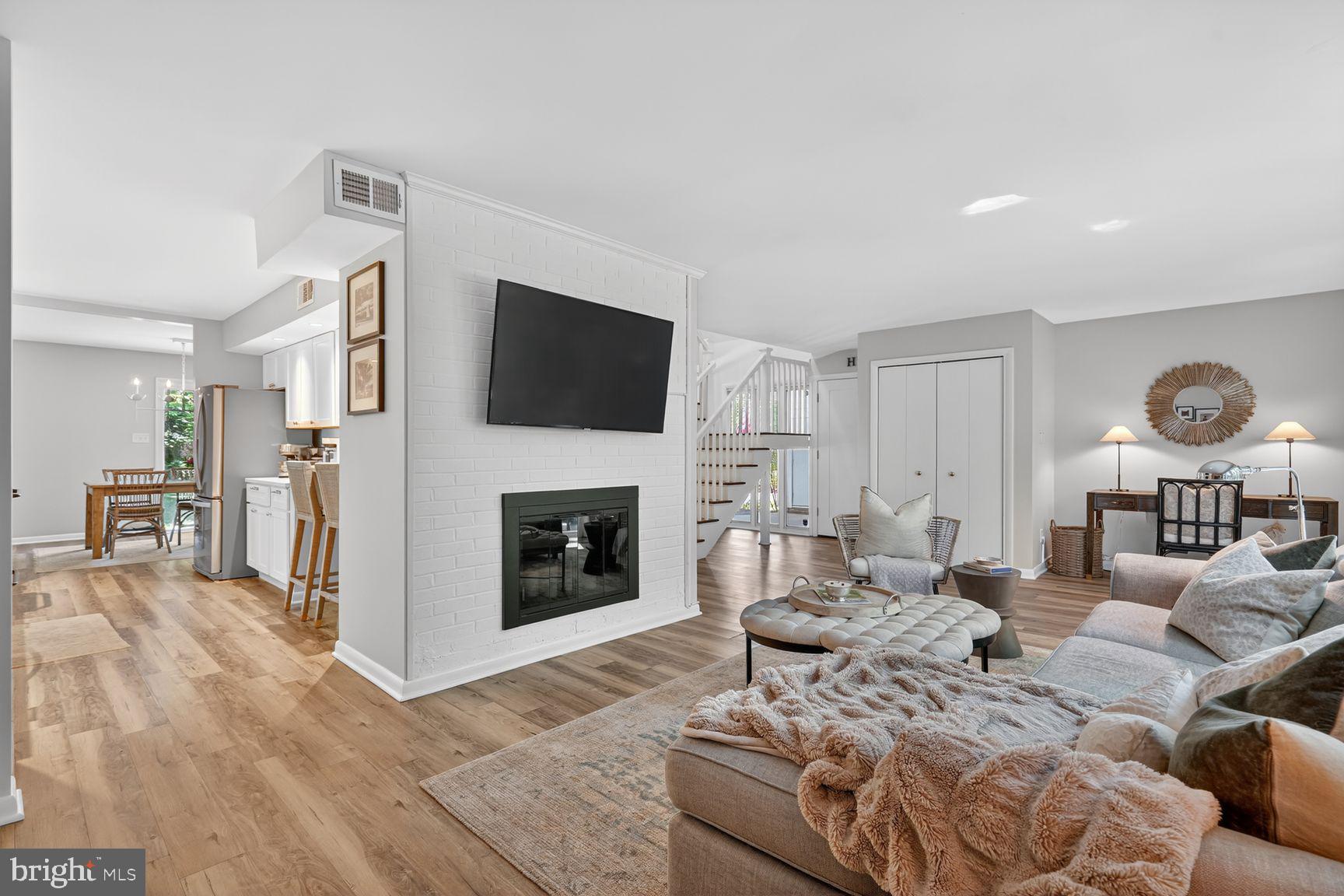 RESTON - Residential