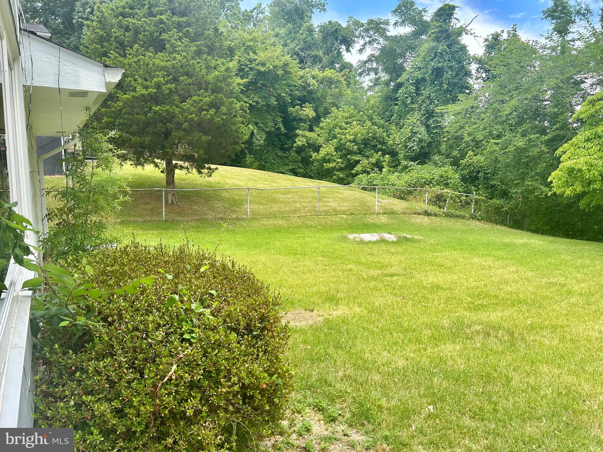 FOREST KNOLLS - Residential Lease