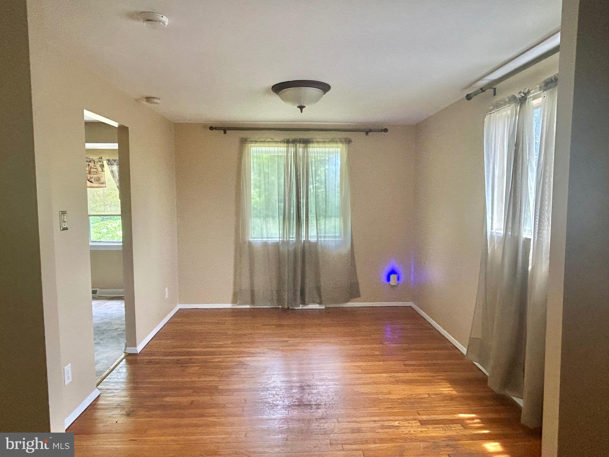 FOREST KNOLLS - Residential Lease