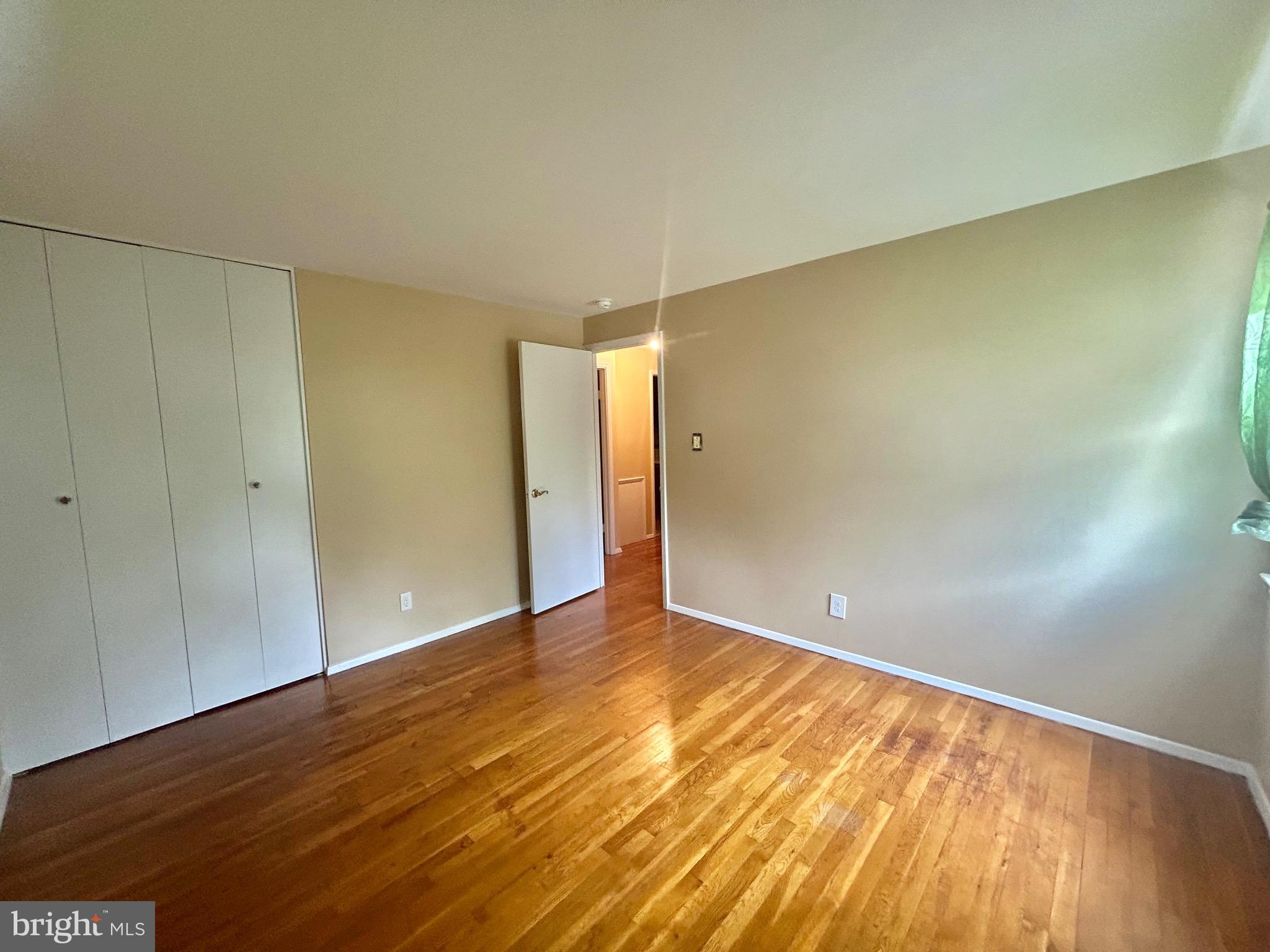 FOREST KNOLLS - Residential Lease