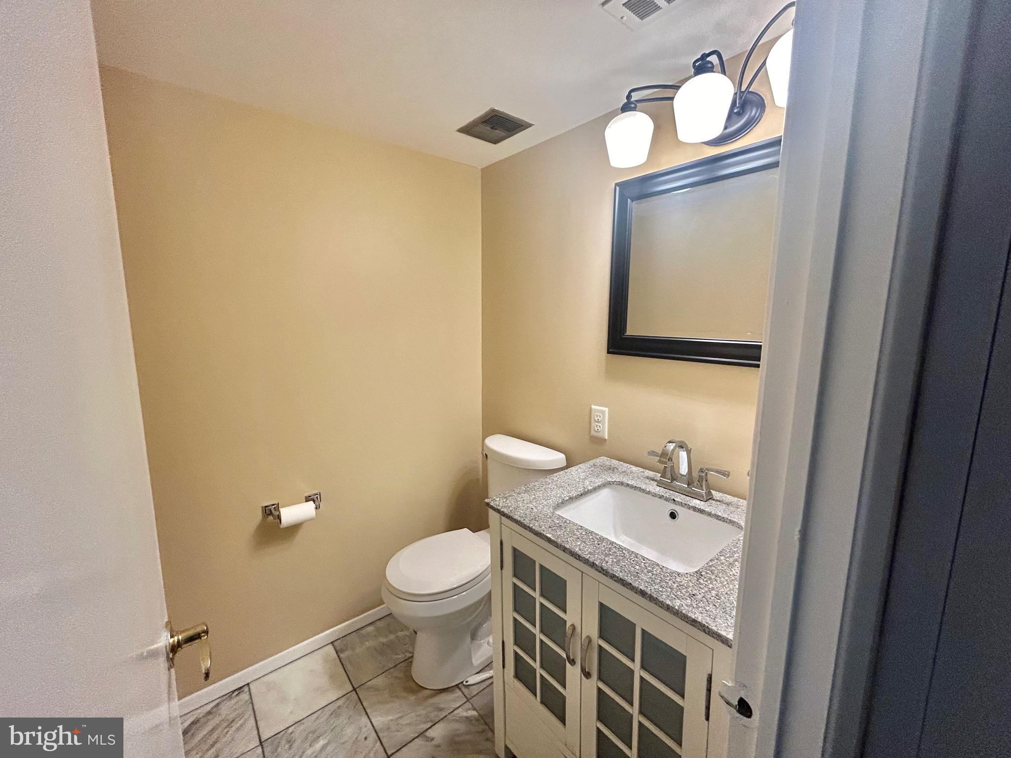 FOREST KNOLLS - Residential Lease