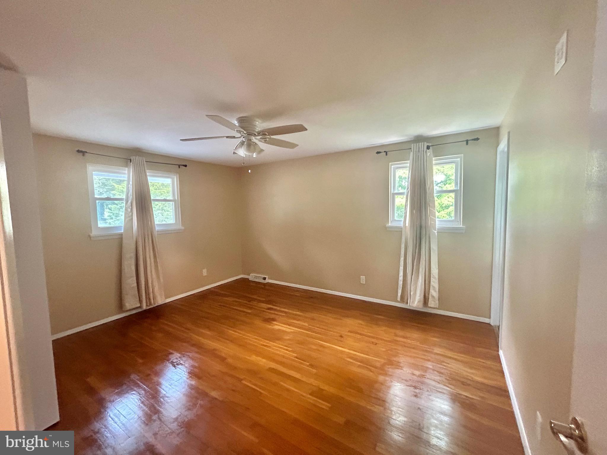FOREST KNOLLS - Residential Lease
