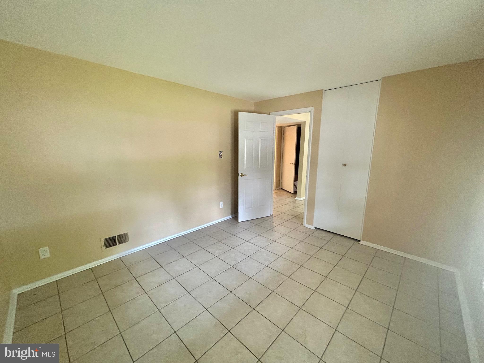 FOREST KNOLLS - Residential Lease