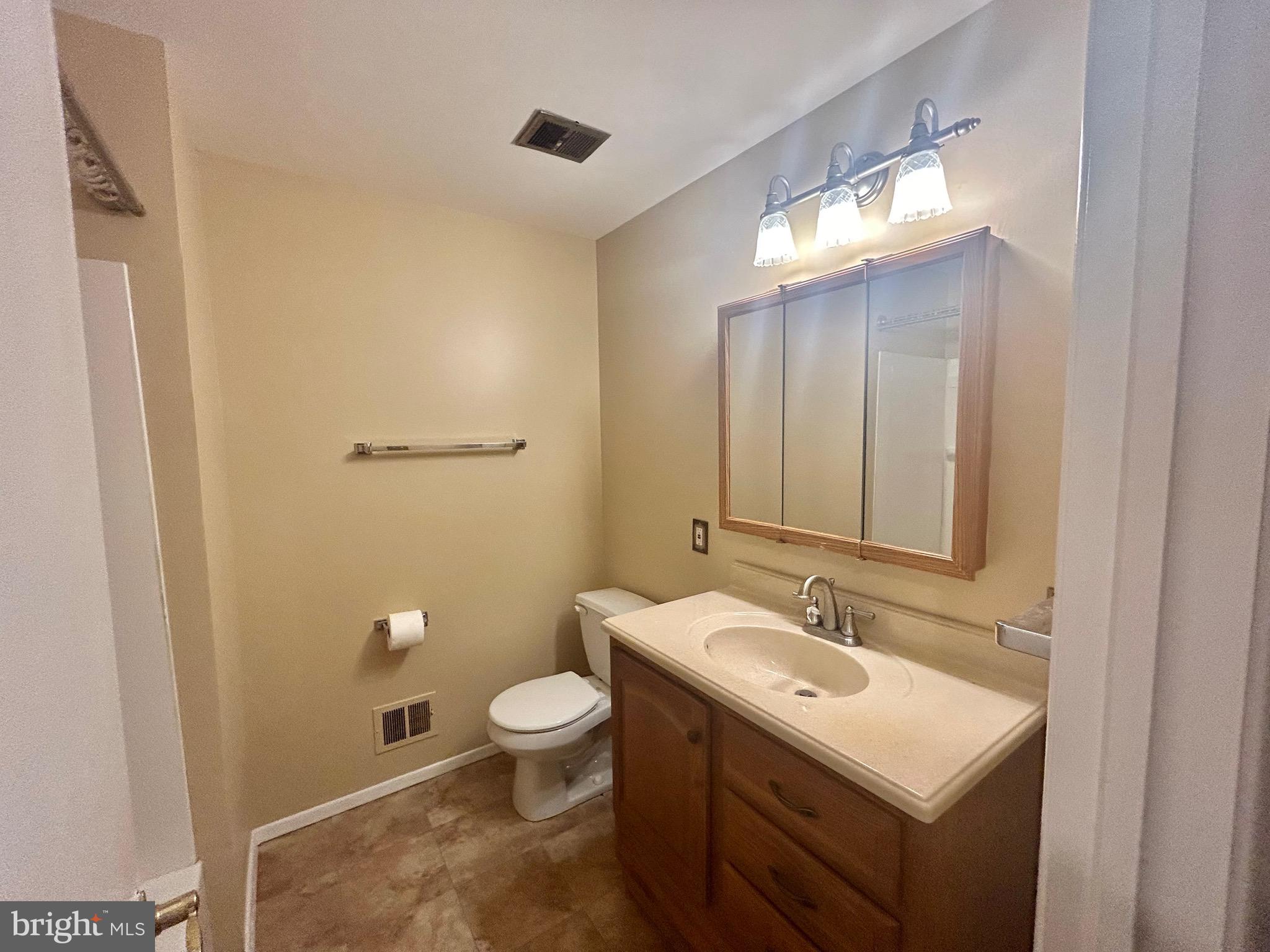FOREST KNOLLS - Residential Lease