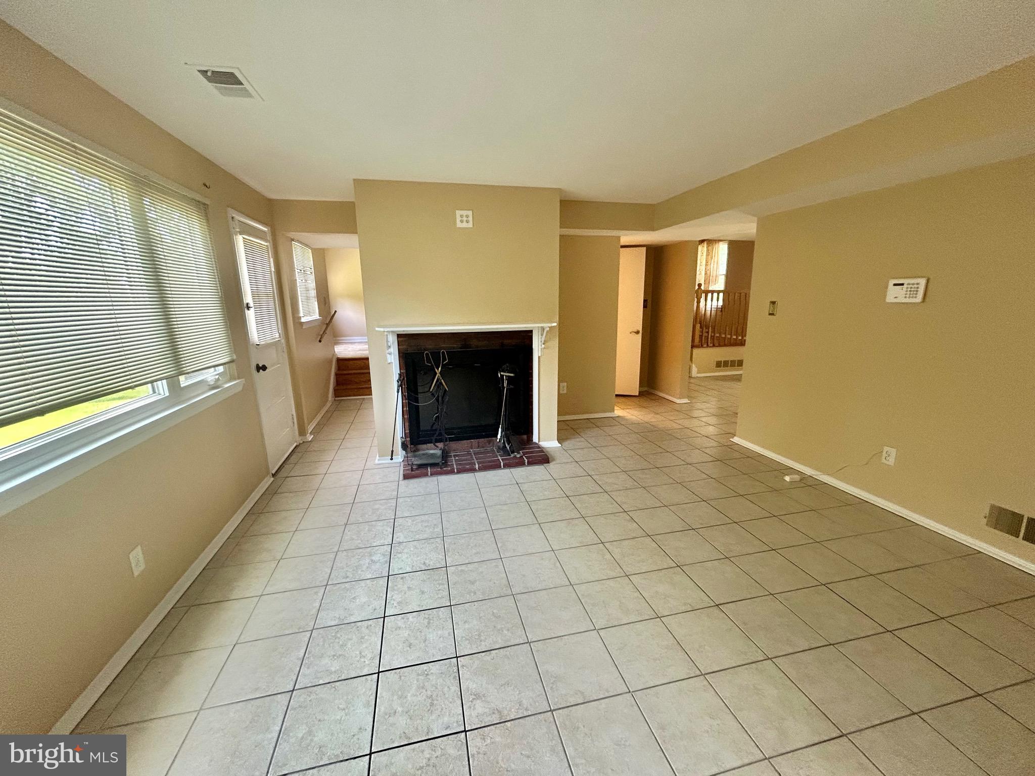 FOREST KNOLLS - Residential Lease