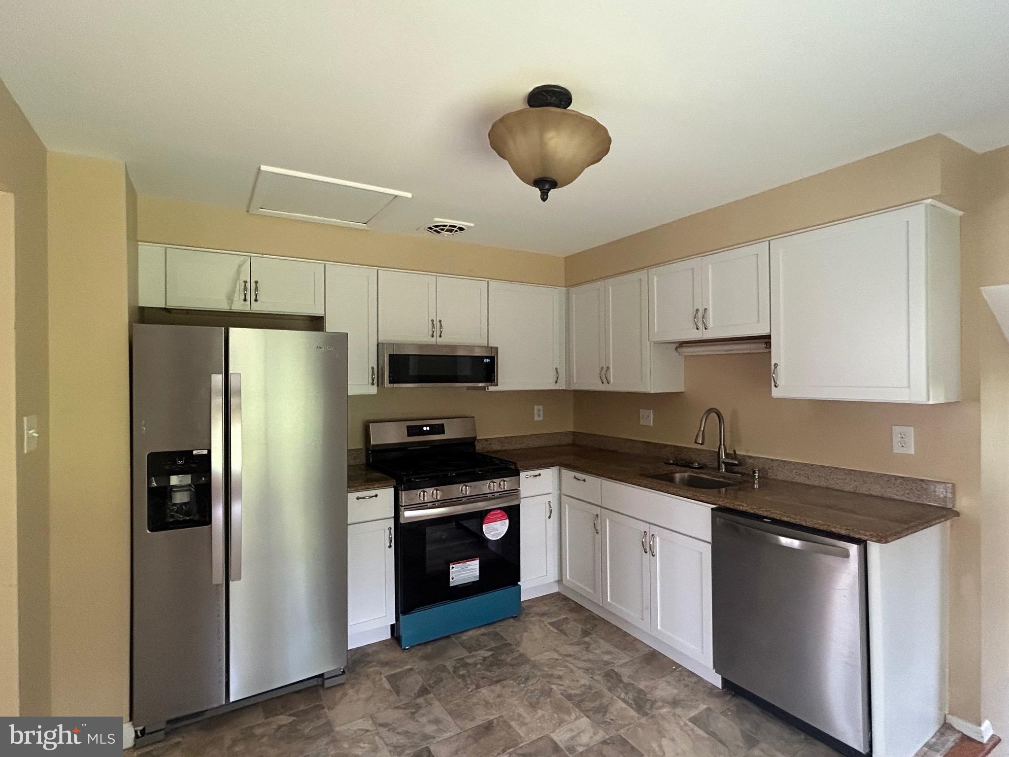 FOREST KNOLLS - Residential Lease