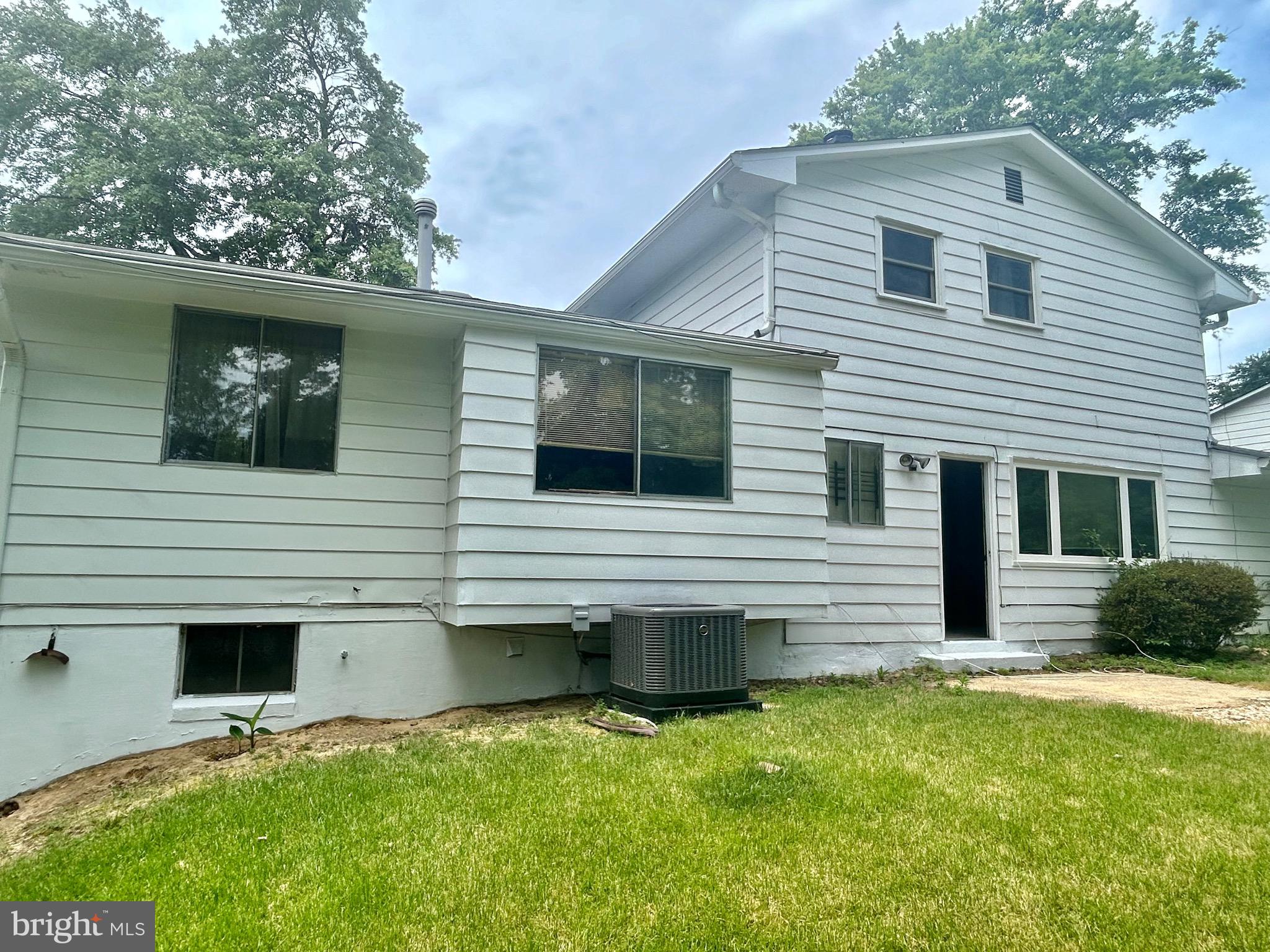 FOREST KNOLLS - Residential Lease