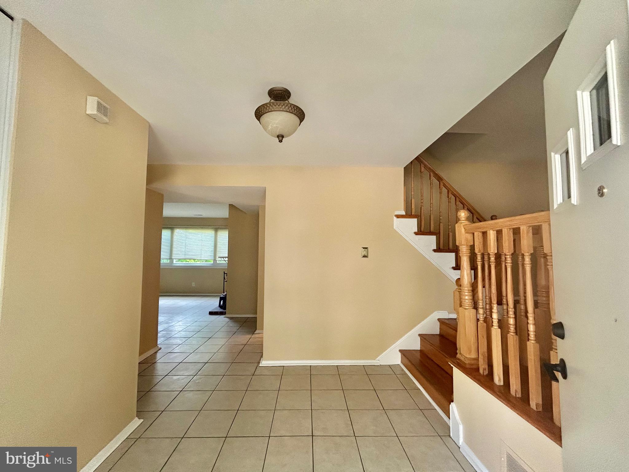 FOREST KNOLLS - Residential Lease