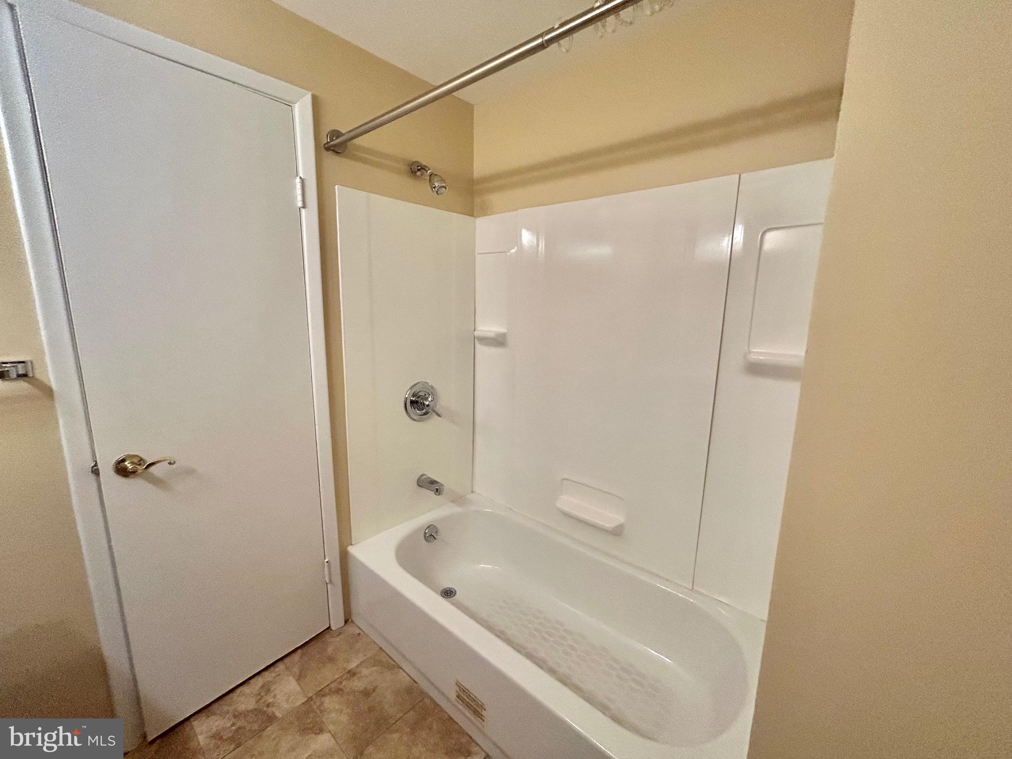 FOREST KNOLLS - Residential Lease