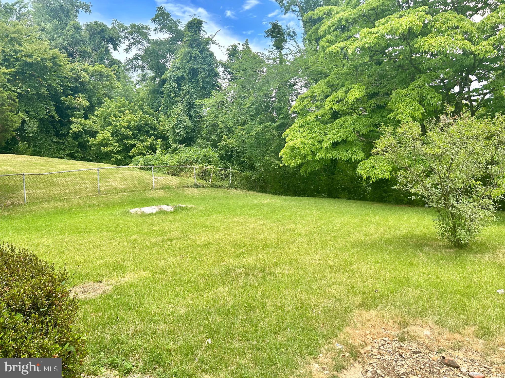 FOREST KNOLLS - Residential Lease