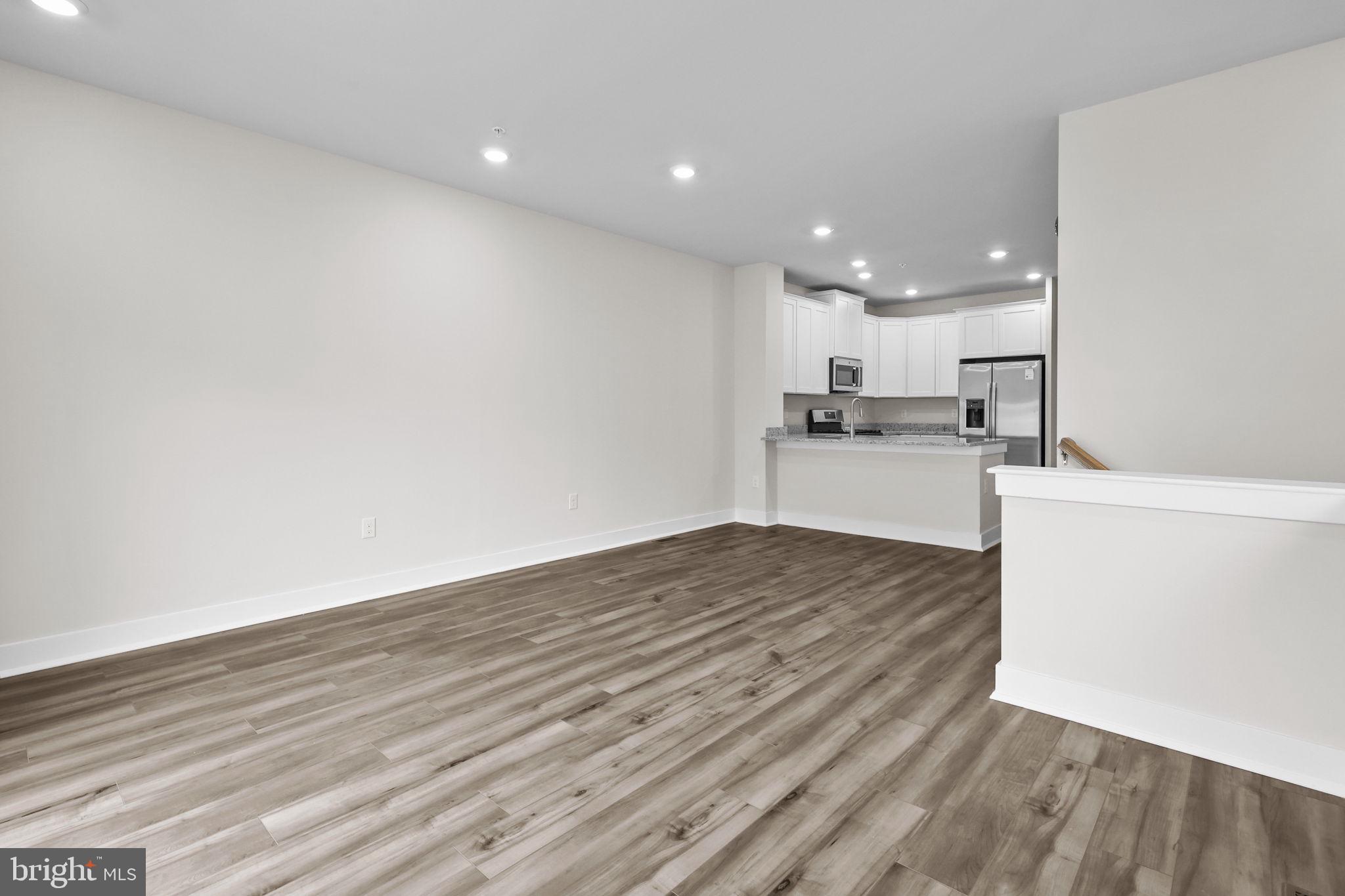 WATERSIDE - Residential