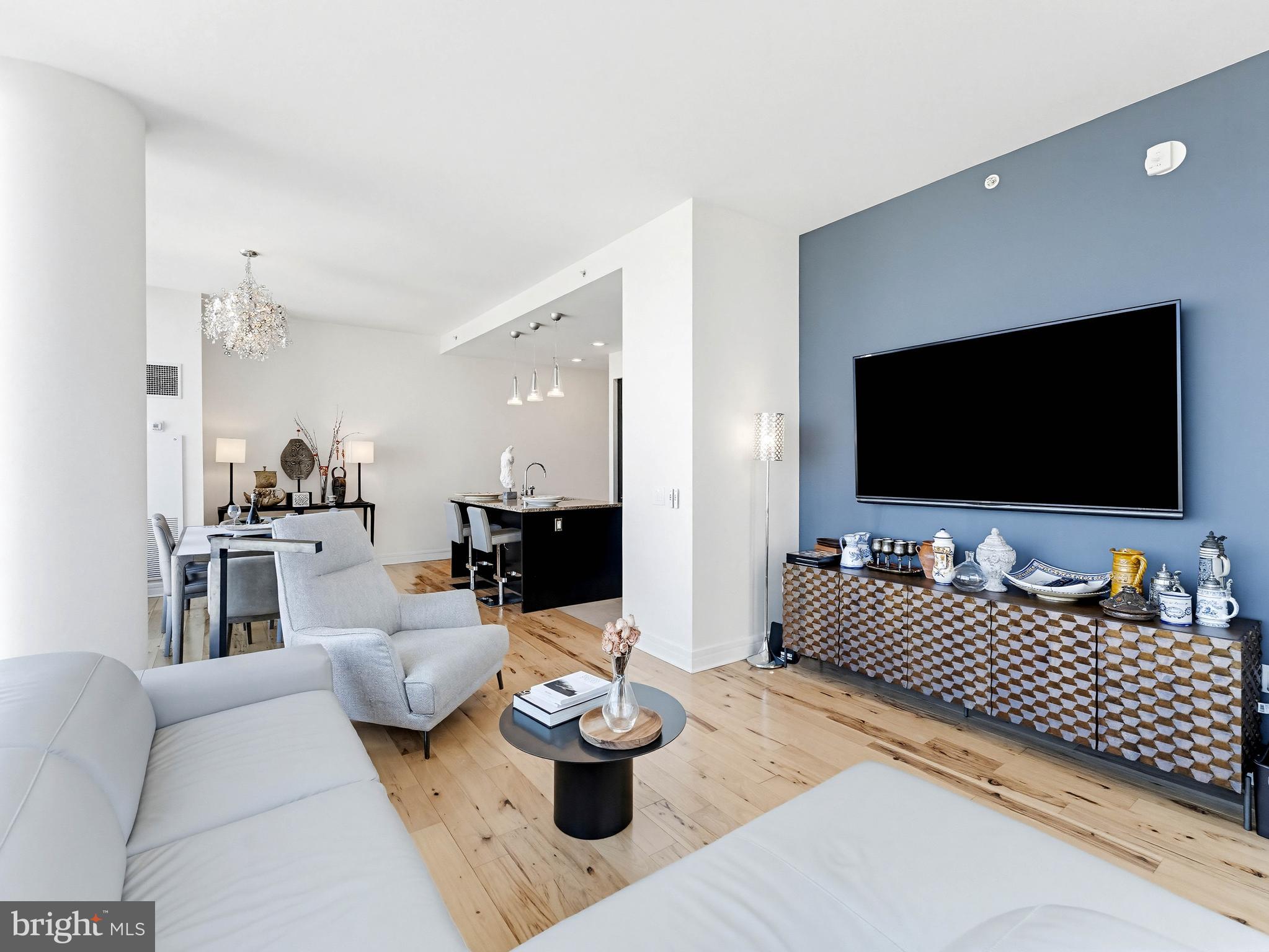 AVENUE OF THE ARTS - Residential