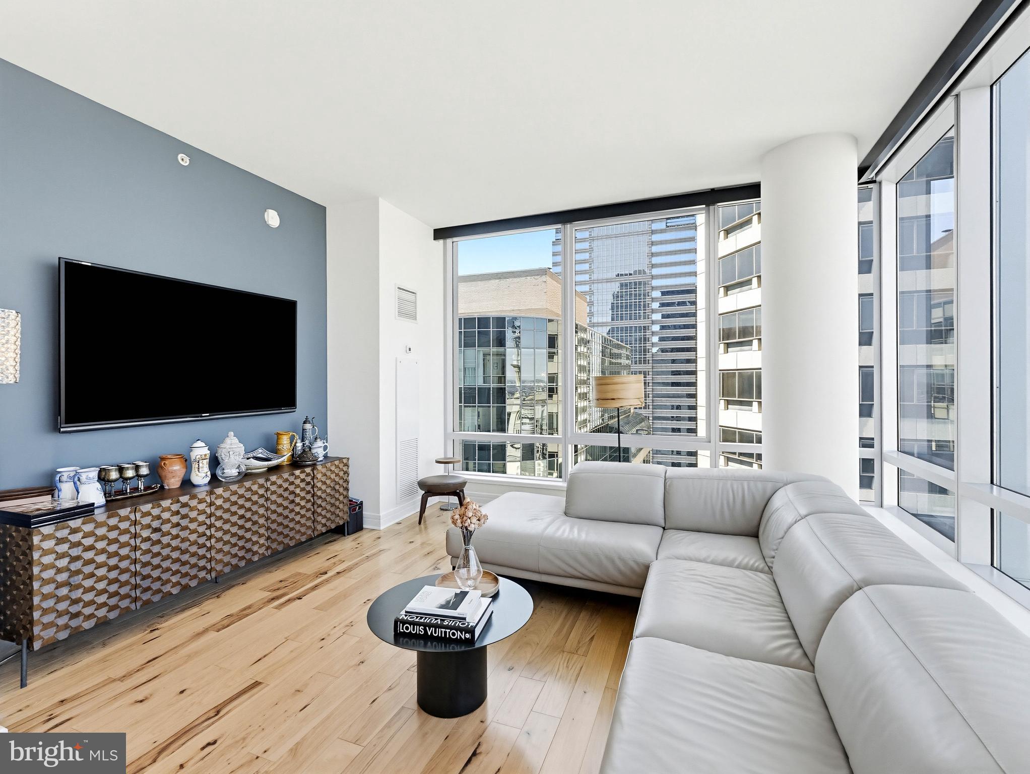AVENUE OF THE ARTS - Residential
