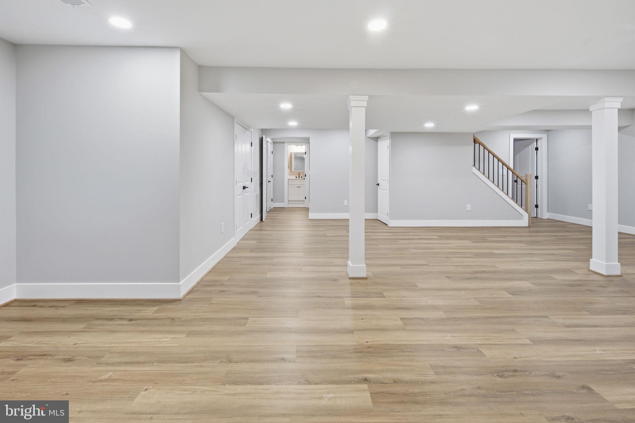 VIENNA OAKS - Residential