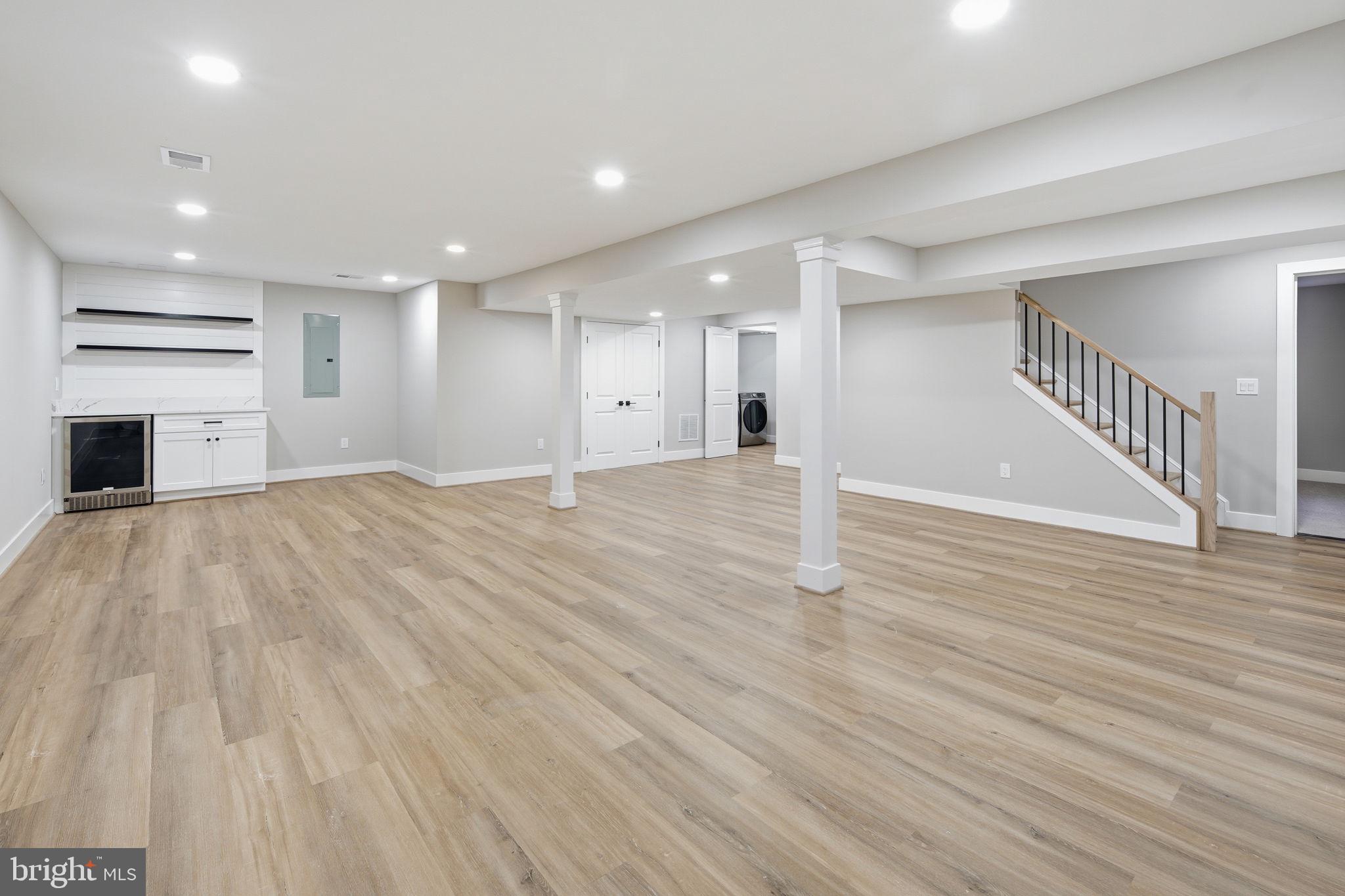 VIENNA OAKS - Residential