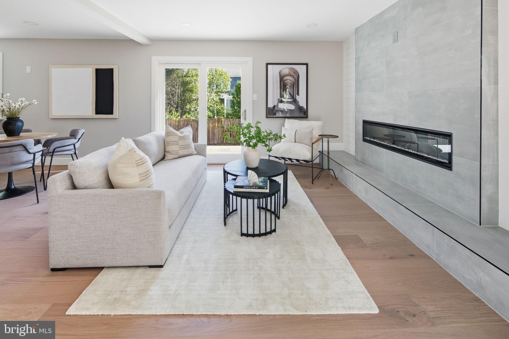 VIENNA OAKS - Residential
