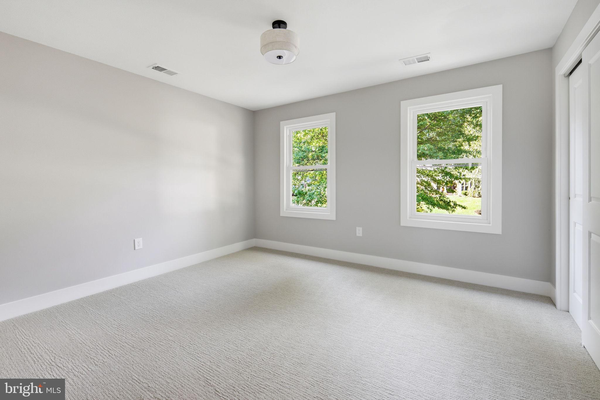 VIENNA OAKS - Residential