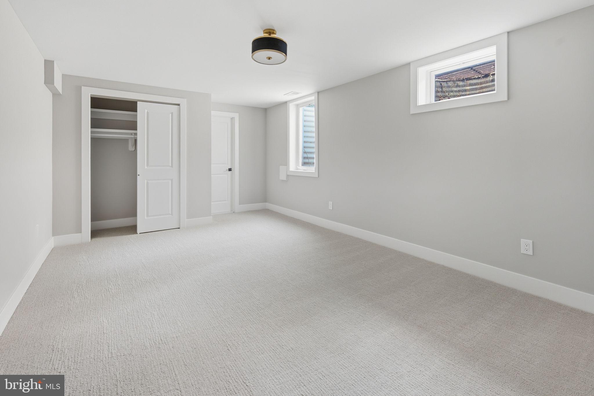 VIENNA OAKS - Residential