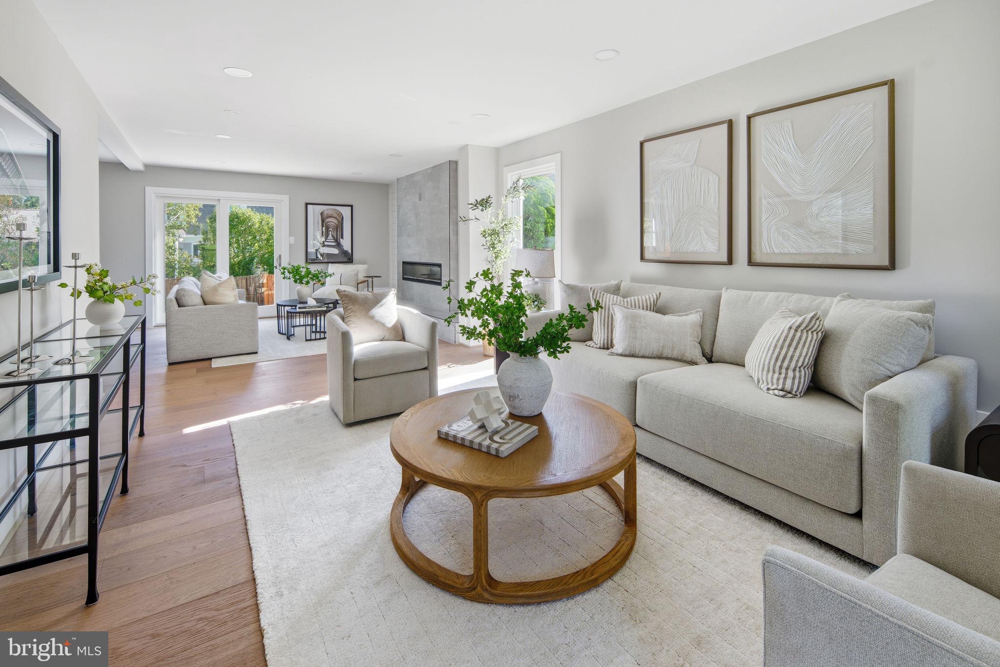 VIENNA OAKS - Residential