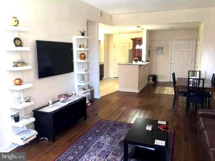 LOGAN SQUARE - Residential Lease