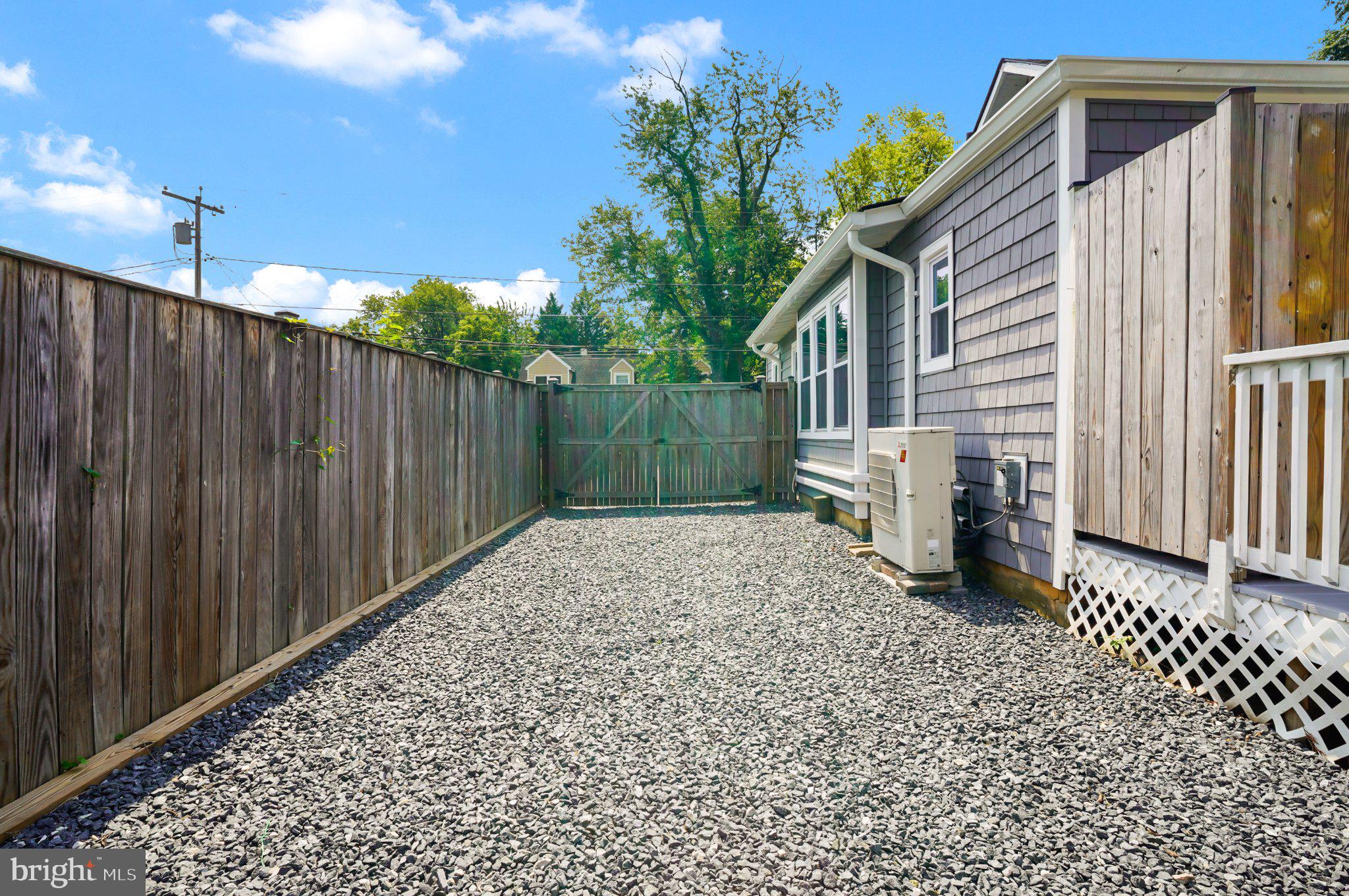 EDGEWATER BEACH - Residential