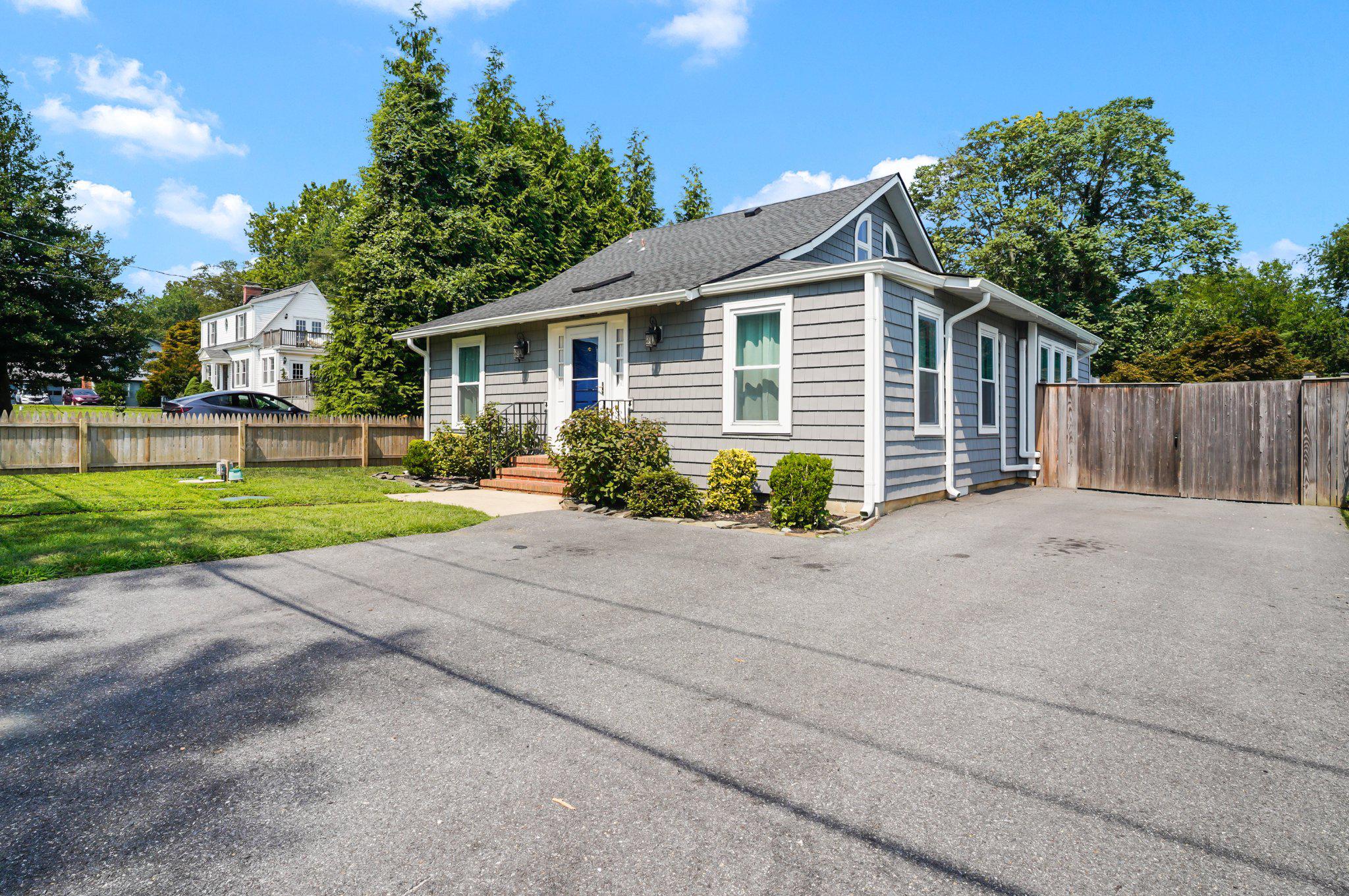 EDGEWATER BEACH - Residential