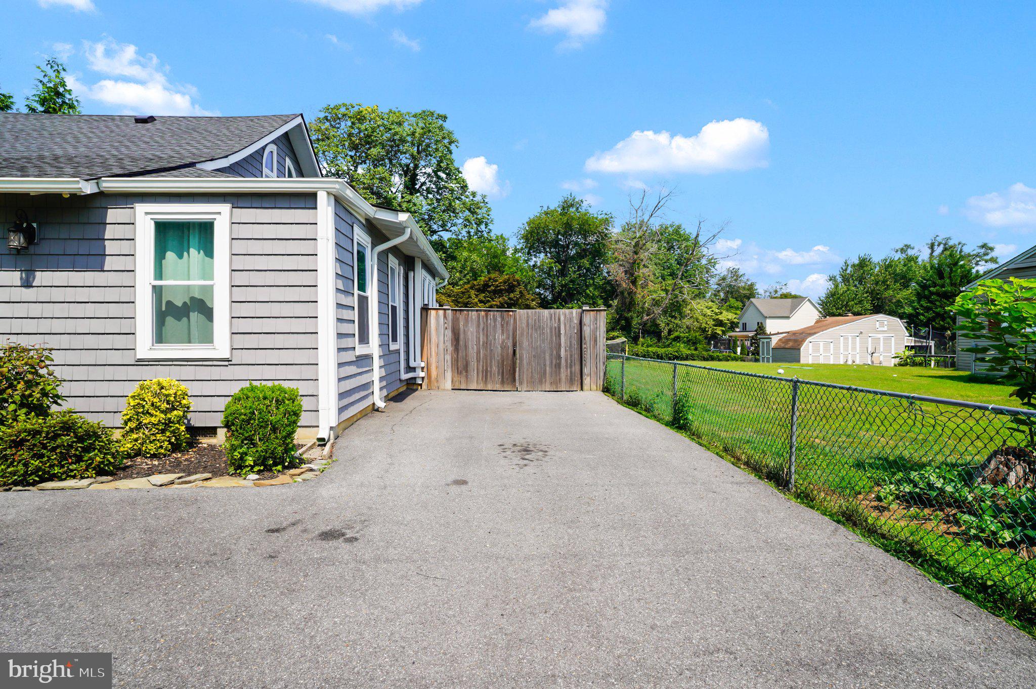 EDGEWATER BEACH - Residential