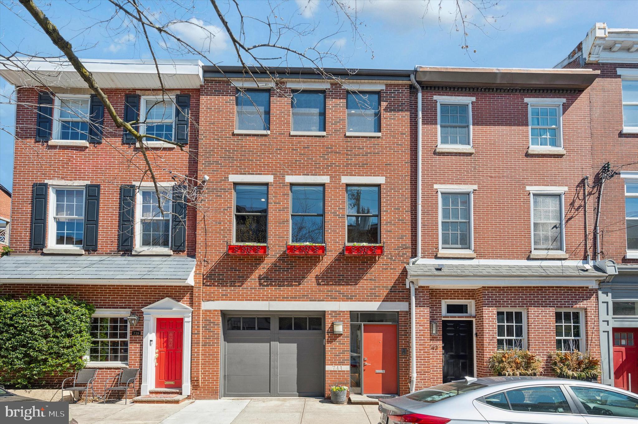 QUEEN VILLAGE - Residential