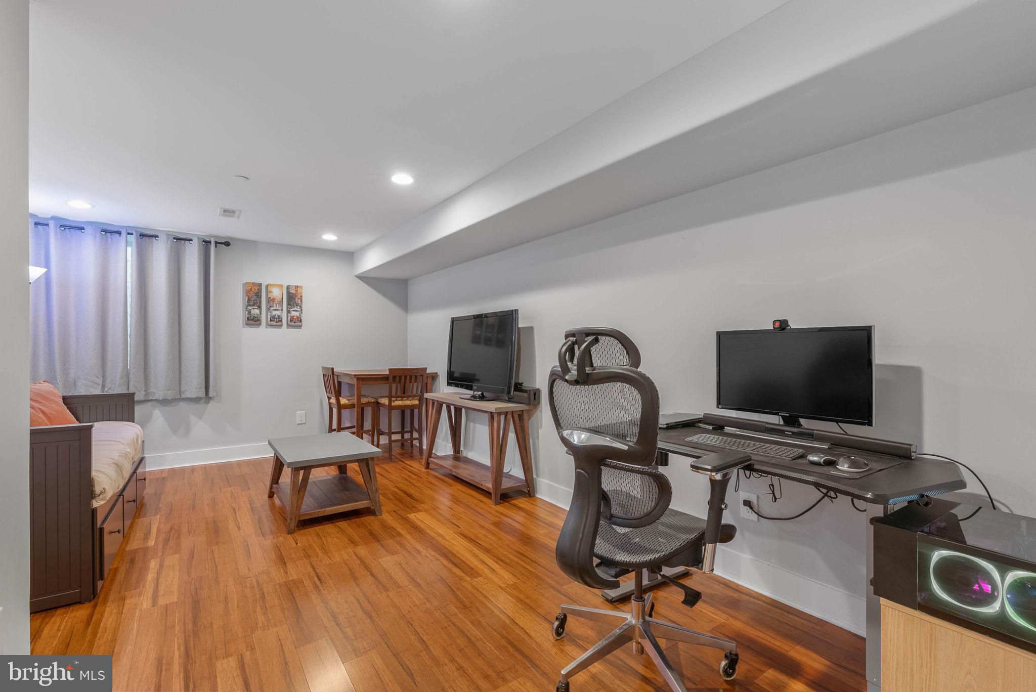 POINT BREEZE - Residential