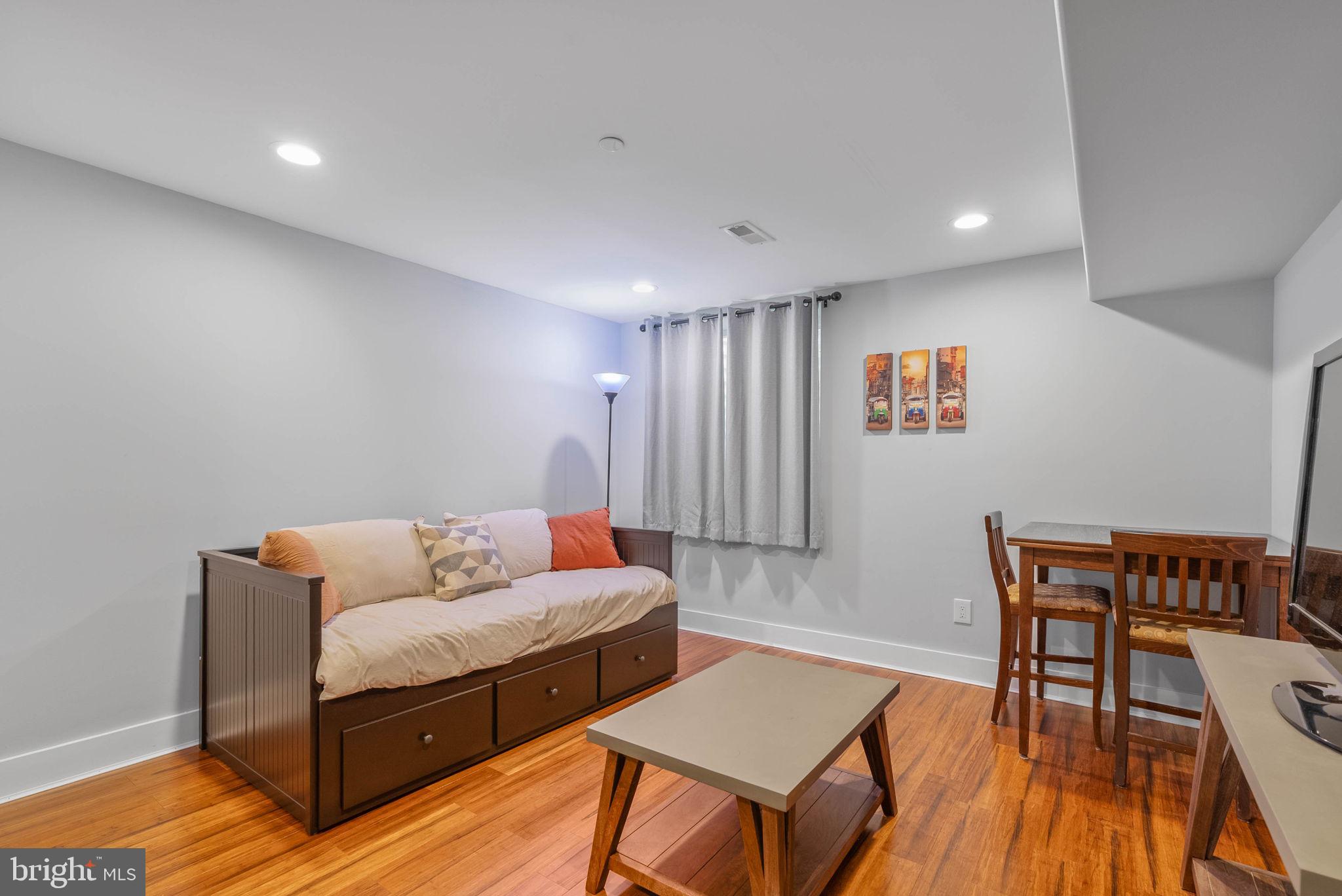 POINT BREEZE - Residential