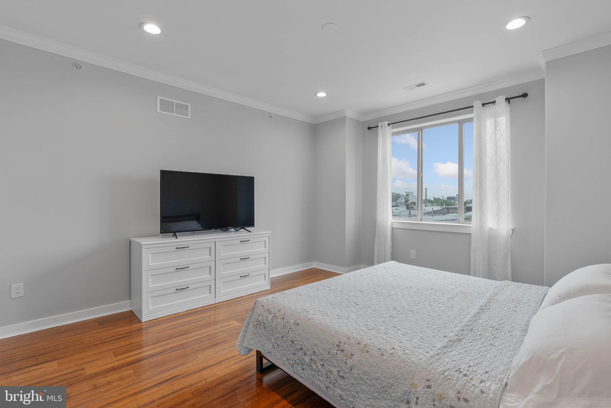 POINT BREEZE - Residential