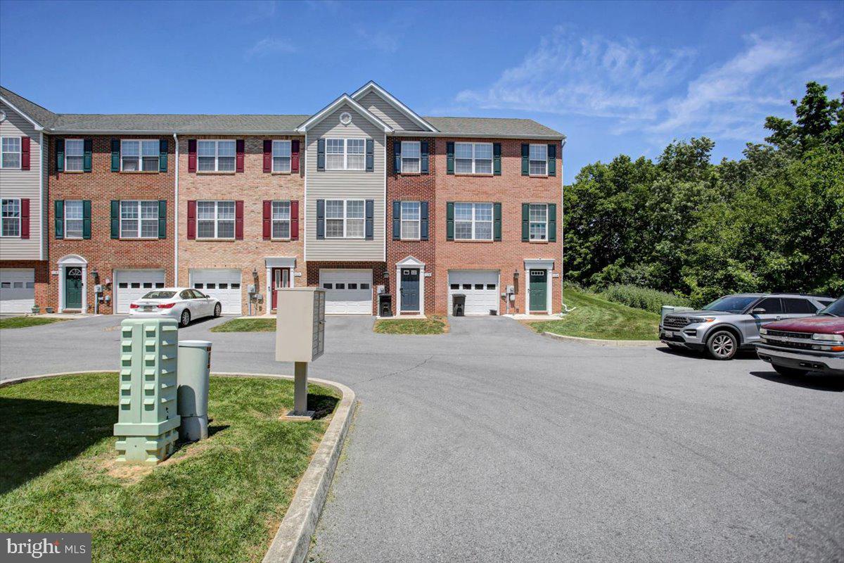 KEYSTONE MANOR - Residential