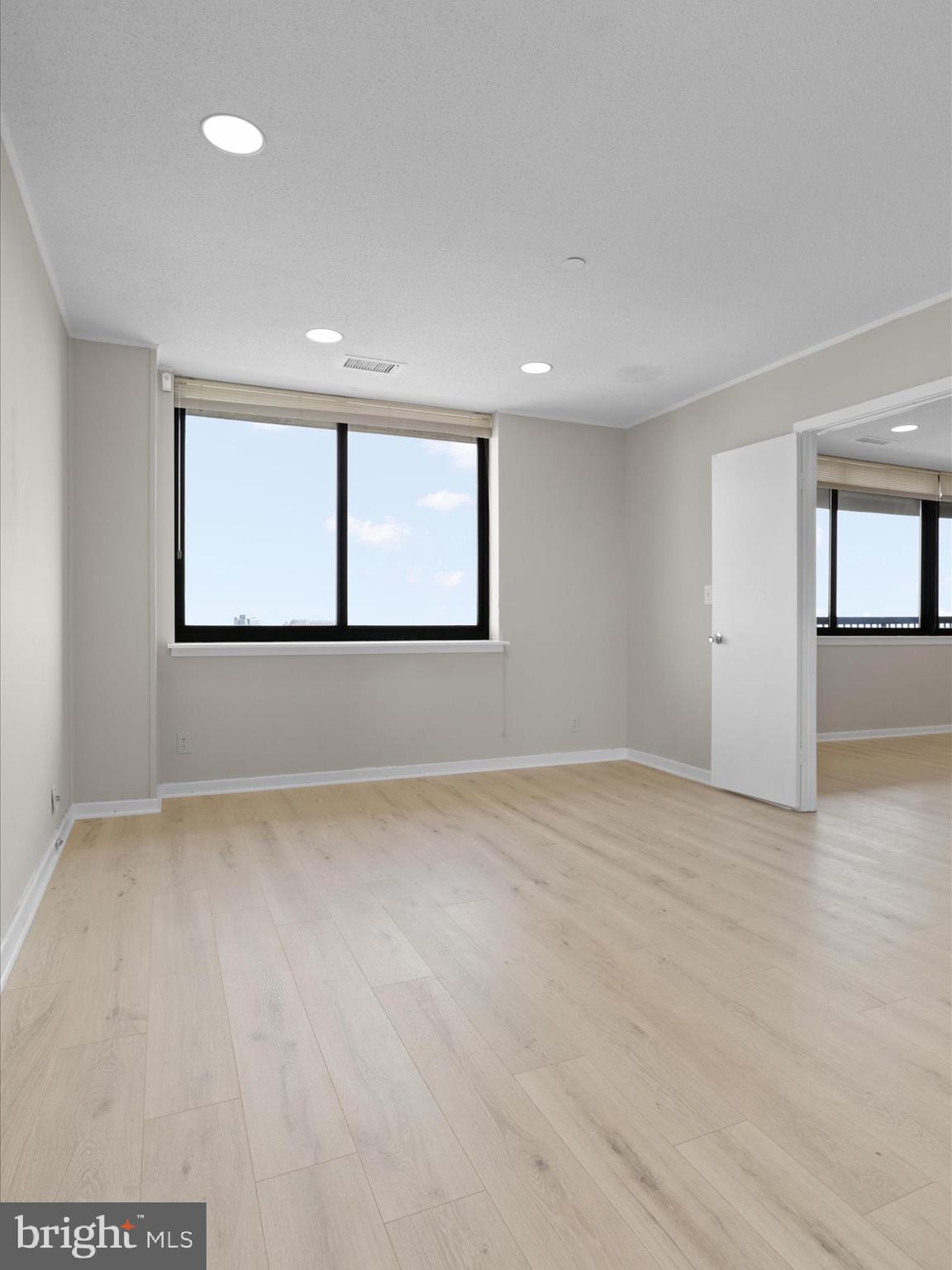 SKYLINE SQUARE CONDO - Residential Lease