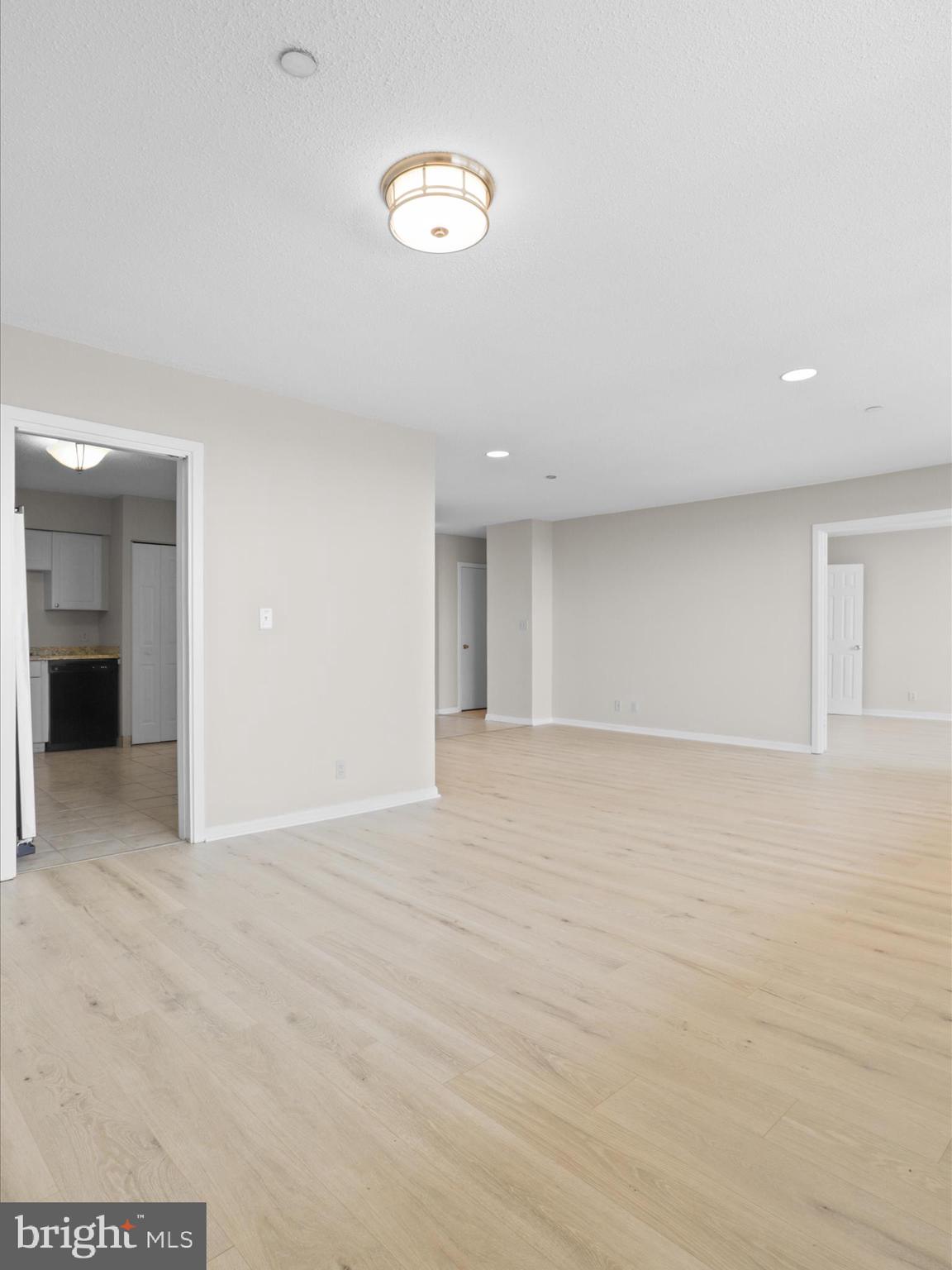 SKYLINE SQUARE CONDO - Residential Lease