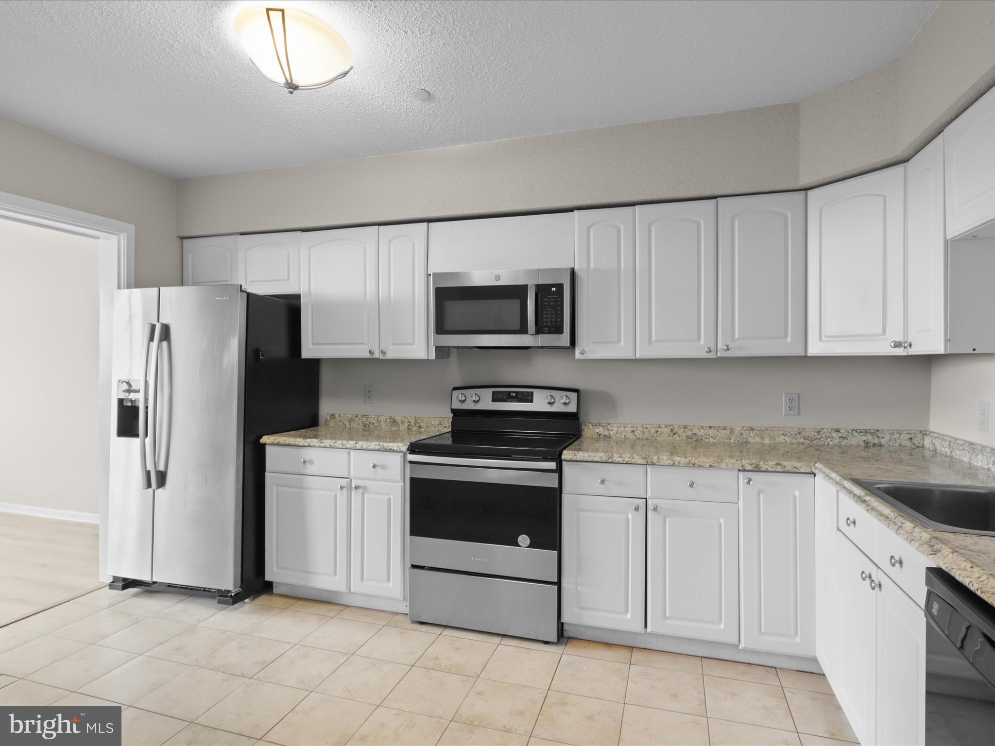 SKYLINE SQUARE CONDO - Residential Lease