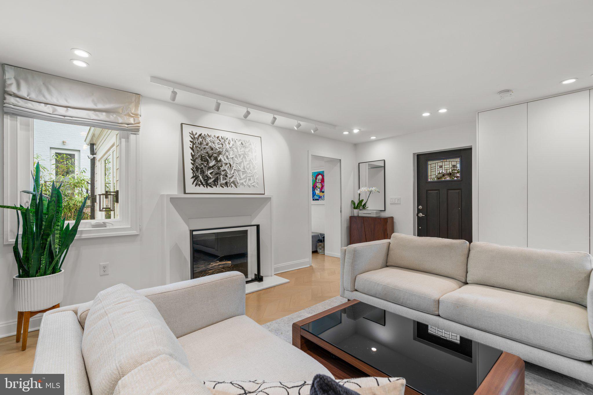 CHEVY CHASE - Residential