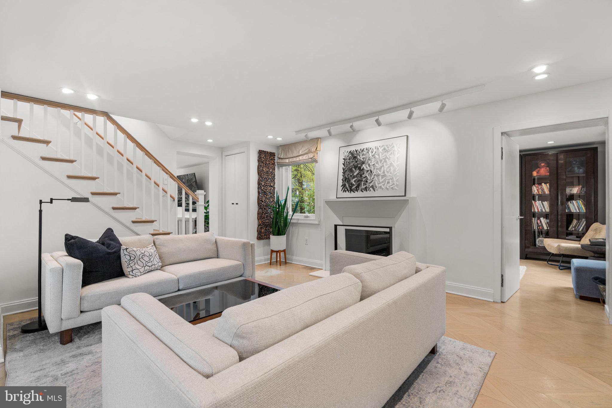 CHEVY CHASE - Residential