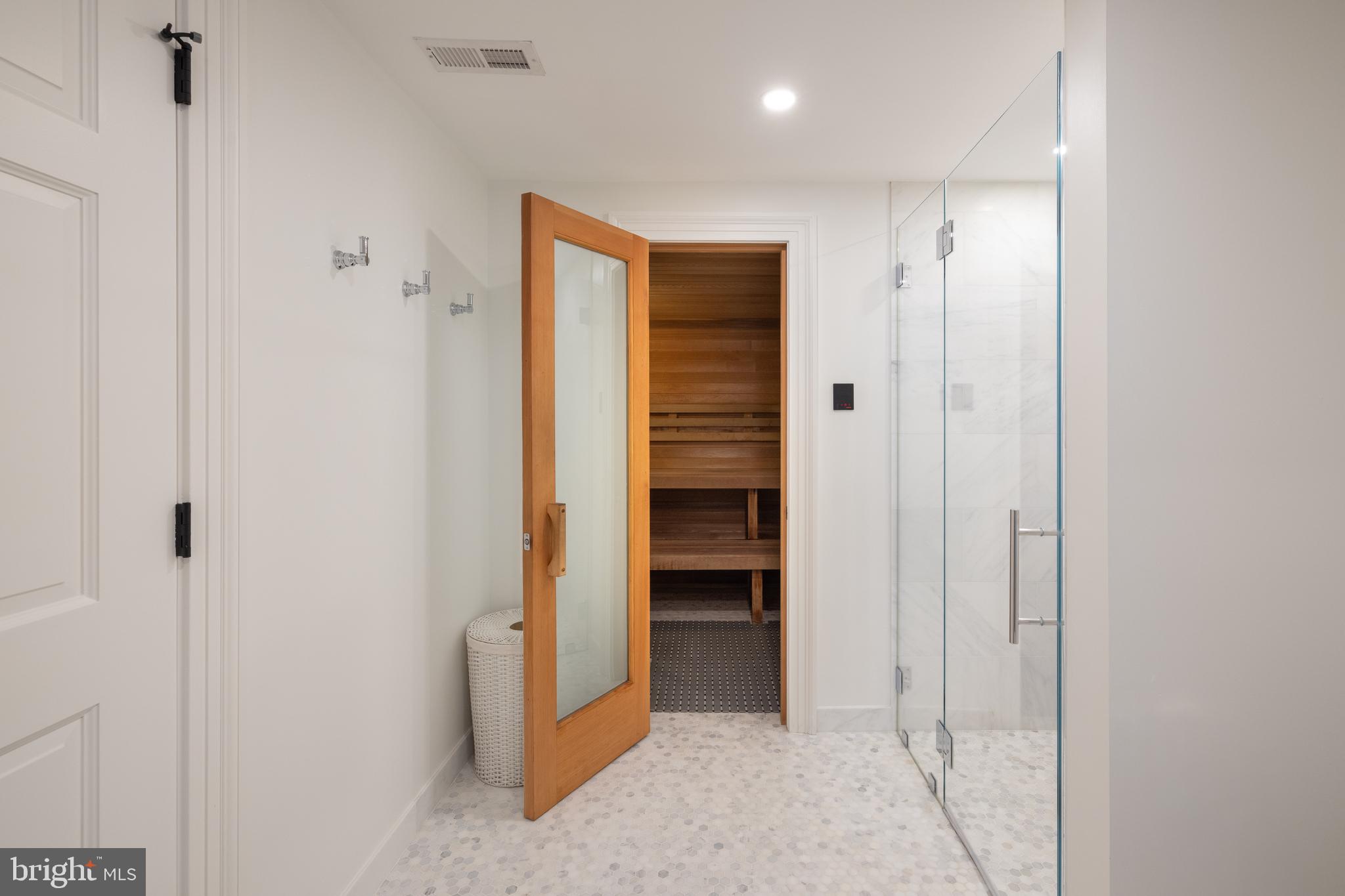 POTOMAC OUTSIDE - Residential