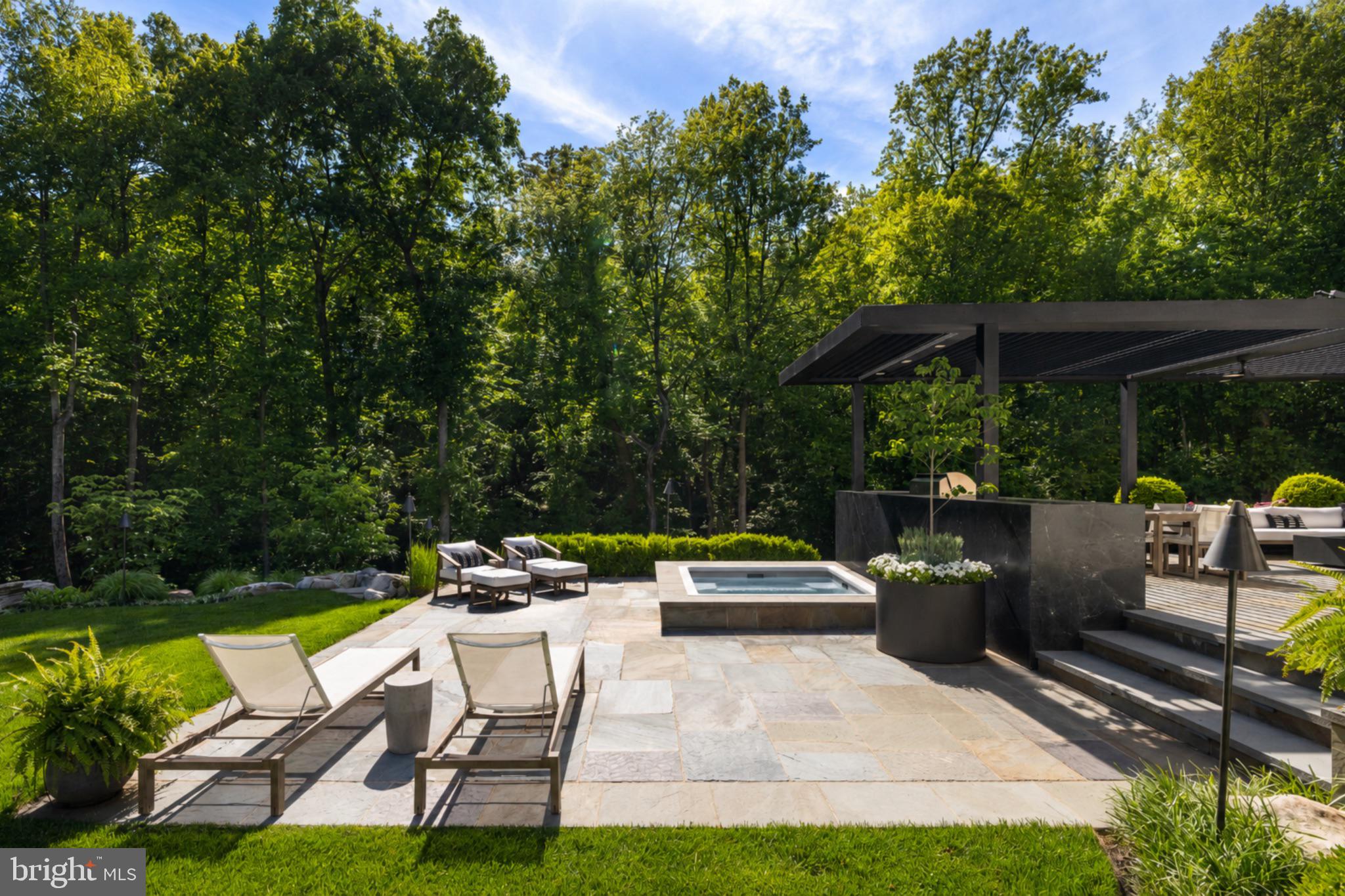 POTOMAC OUTSIDE - Residential