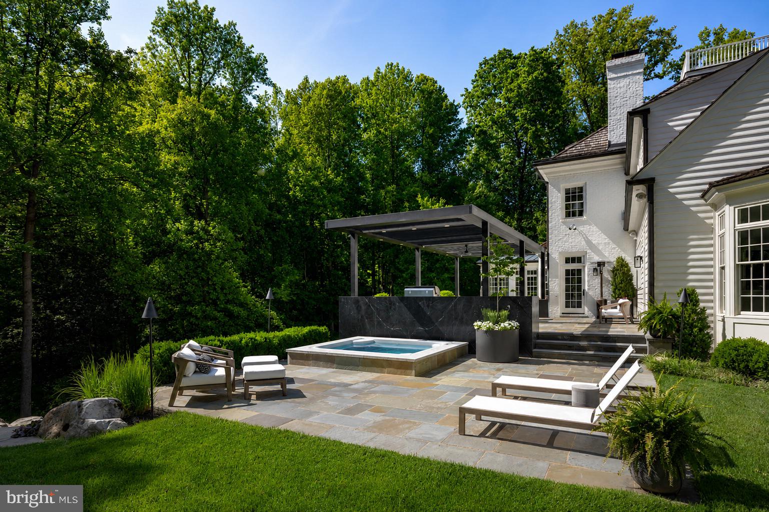 POTOMAC OUTSIDE - Residential