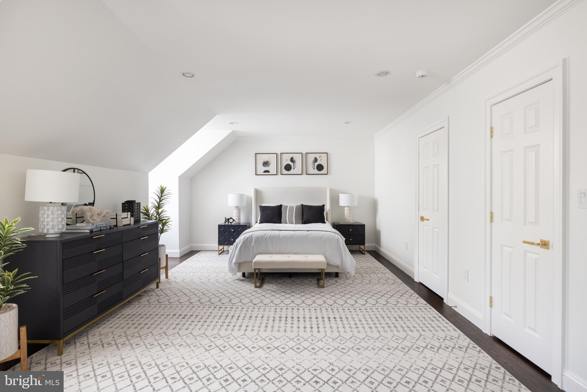 POTOMAC OUTSIDE - Residential