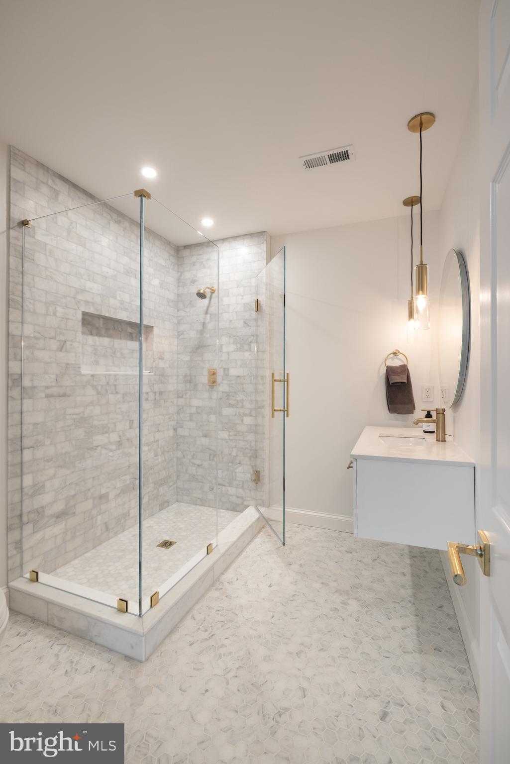 POTOMAC OUTSIDE - Residential
