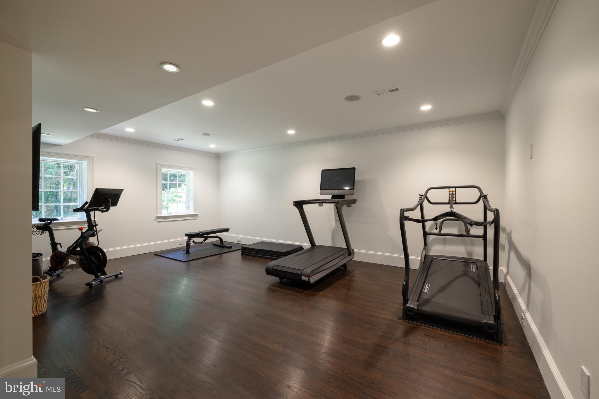 POTOMAC OUTSIDE - Residential