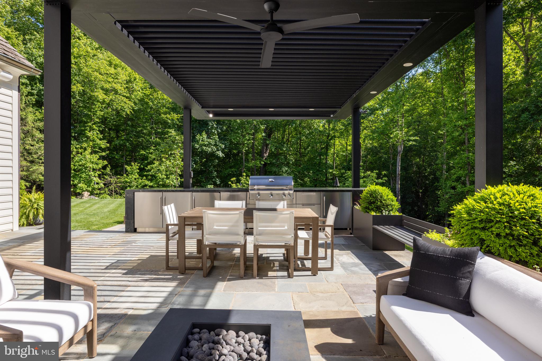 POTOMAC OUTSIDE - Residential